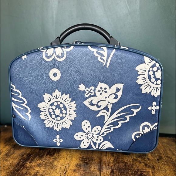 Roxy Dark Blue Vintage Carry-On Suitcase - Picture 2 of 3